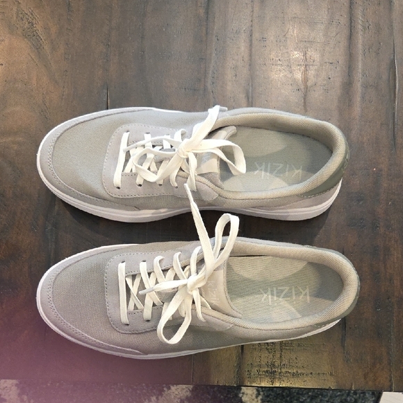 Kizik Women's Size 9.5 Wide Gray Canvas And Suede Slip-on Sneakers - Picture 4 of 13